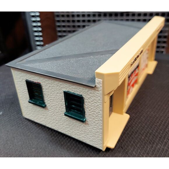Plasticville Hardware & Pharmacy Store Vintage 1950's O & S Gauge assembled - Picture 5 of 5